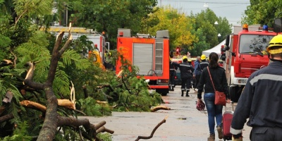 Fuertes vientos siguen  provocando da�os en Montevideo
