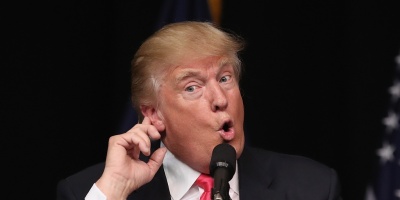 Trump aventaja a Clinton por un punto en un nuevo sondeo