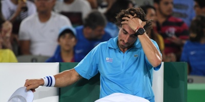 Cuevas afuera, Djokovic y Murray avanzan en Par�s-Bercy