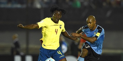 Uruguay derrota a Ecuador 2-1