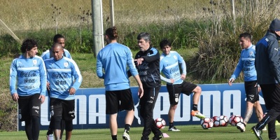 Uruguay retom� los entrenamientos y piensa en Chile
