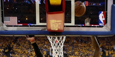 Cavaliers regresan a senda del triunfo, LeBron vuelve a hacer historia