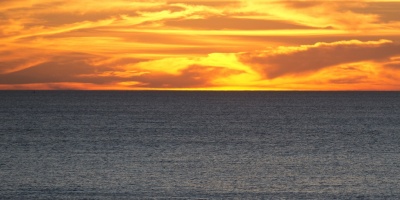 Guardavidas bajan a la playa en Montevideo