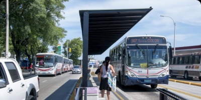 Menor de edad fue atropellado por un �mnibus en el Corredor Garz�n