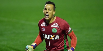 Muere arquero del Chapecoense , solo dos jugadores sobrevivieron tras accidente aereo 