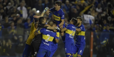 Boca se arrima al lider