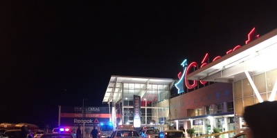 Robaron 700 mil d�lares en asalto a hipermercado