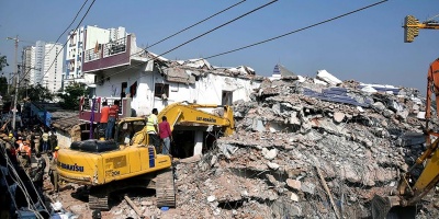 Nueve fallecidos al derrumbarse edificio en India 