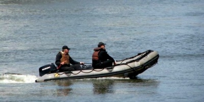 Rescatan a tres personas de una embarcaci�n