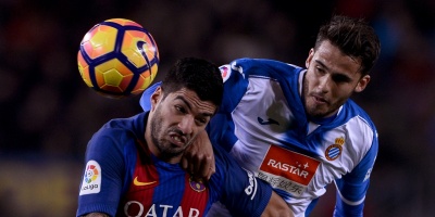 Su�rez y Messi acercan al Bar�a al liderato en ausencia del Real Madrid