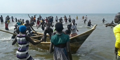 Treinta muertos en un naufragio en Uganda 