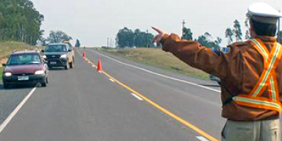 Camioneta con cinco ocupantes volc� en Florida