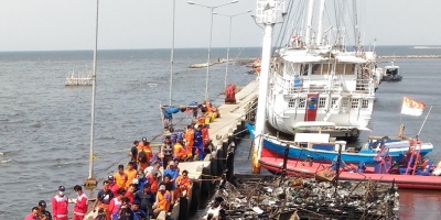 Veintitr�s muertos en un incendio a bordo de un barco en Indonesia