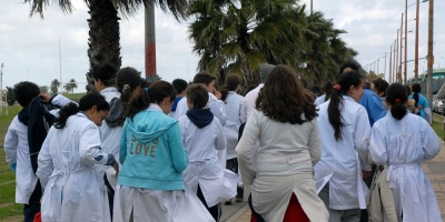 Inspeccionan a veh�culos escolares