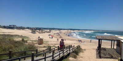 Guardavidas est�n "permanentemente tirando de la piola" 