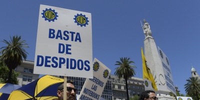 Manifiestan contra despidos en ministerio de Educaci�n en Argentina