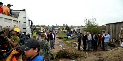 Vientos huracanados afectaron el centro de Rocha: hubo lesionados y  severos da�os materiales