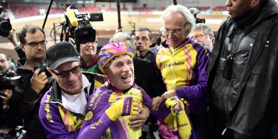 Franc�s de 105 a�os realiza haza�a en bicicleta: recorre 22 km y medio en una hora