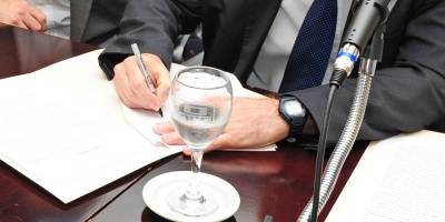 Firman en Canelones un convenio para llevar agua potable a familias rurales