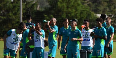 El Chapecoense vuelve a lucir sus colores despu�s de la tragedia