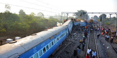 Mueren 36 personas en el descarrilamiento de un tren en India