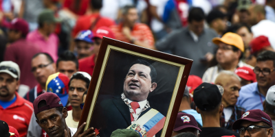 "Aqu� no se habla mal de Ch�vez", el cartel que propone l�der chavista
