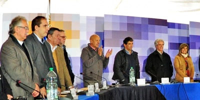 Tabar� V�zquez reunido con sus ministros en Colonia