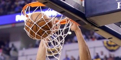 NBA: LeBron hace historia y opaca a M�sters 3D