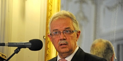 Menendez: gobierno no comprar� un avi�n presidencial sino uno multiprop�sito para el Estado.