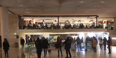 Afluencia habitual en la reapertura del Louvre tras ataque con machete