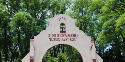 Funcionarios del centro hospitalario Saint Bois realizan un paro parcial