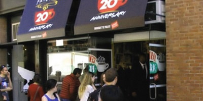 Un restaurante neyorquino protesta en sus cuentas contra el decreto antimigratorio