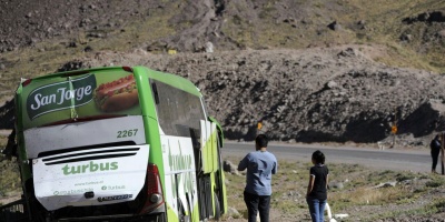 19 muertos al volcar �mnibus cerca de frontera entre Argentina y Chile 