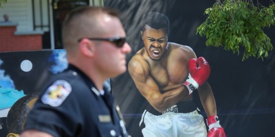 Hijo del boxeador Mohamed Al�, retenido en un aeropuerto de Florida