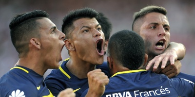 O pagan salarios a los futbolistas o no rodar� la pelota en Argentina