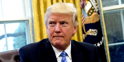 Trump declara su "total" confianza en su acosado Secretario de Justicia