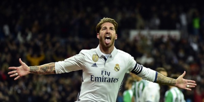 Ramos da el liderato al Real Madrid despu�s de la derrota del Bar�a