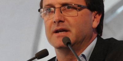 Senador oficialista propone bajar aranceles de tarjetas de cr�dito y d�bito