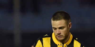 Pe�arol derrota al Atl�tico Tucum�n 