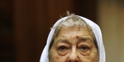 Madres de Plaza de Mayo rechazan carteles instalados sobre sus pa�uelos 