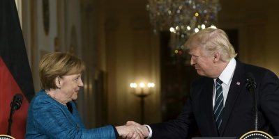 Trump ignora a Merkel cuando le pide un apret�n de manos en el Despacho Oval