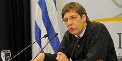 Nueva lista de oradores en acto del FA tras pol�mica