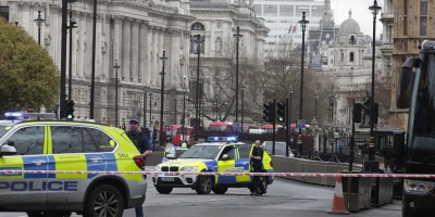 Polic�a acuchillado y agresor abatido ante Parlamento brit�nico