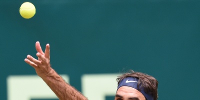 Federer sufre pero va a semifinal de Miami, Konta contra Wozniacki en final femenina