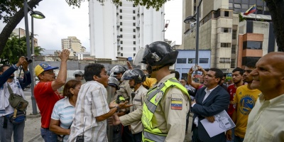 Corte venezolana deroga asumir competencias del Parlamento