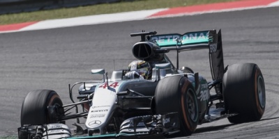 Hamilton quiere un duelo "rueda a rueda" contra Vettel