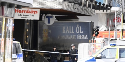 Varios muertos dej� una "furgoneta" que arroll� a peatones en Estocolmo, Suecia 