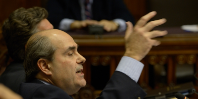 El Parlamento interviene por sirios acampados