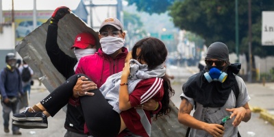 Oposici�n venezolana sigue en la calle en violenta protesta contra Maduro