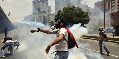 Un menor de 17 y una joven de 23 mueren por disparos en las marchas de Venezuela